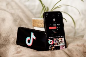 Como Responder Trends no TikTok e Crescer Acelerado em 2026: Guia para Pequenos Criadores