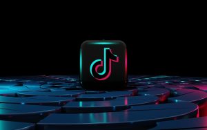 Melhor hora para postar no TikTok em 2026: algoritmo + dados por nicho